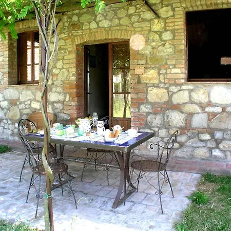 Monte Santa Maria Tiberina Sleeps 6 Pool Wifi דירה *